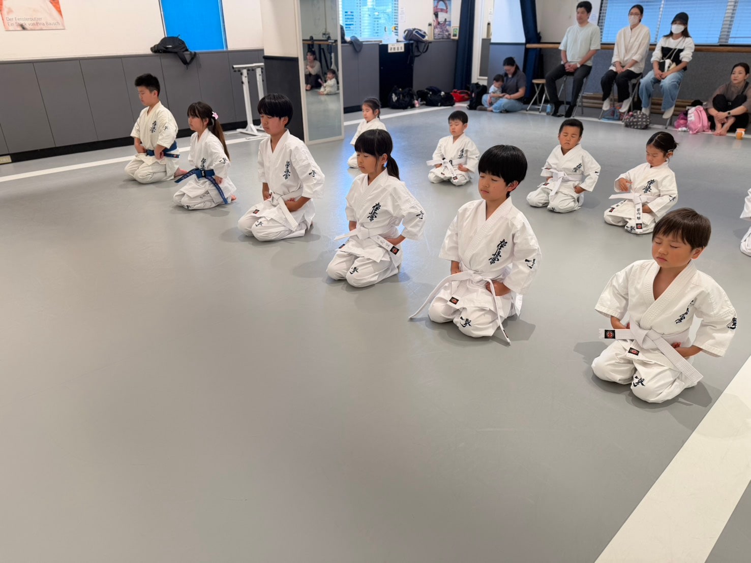 大倉山道場少年部 正座黙想の様子