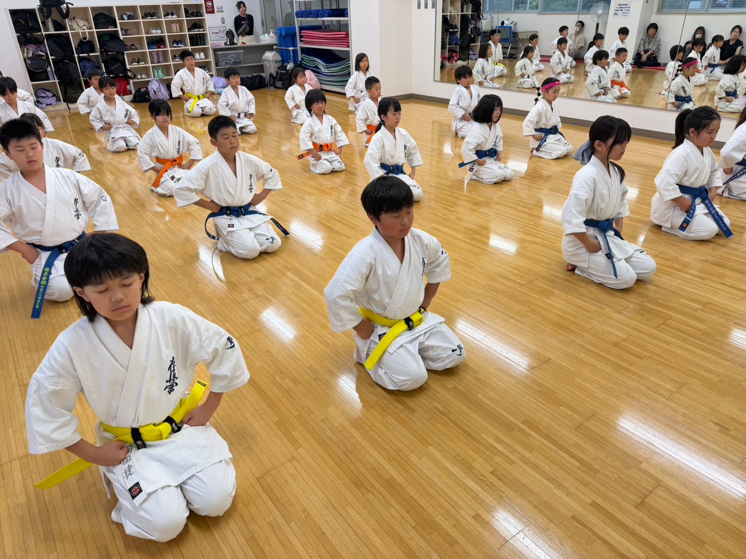 八丁畷道場 幼年少年少女クラス 正座で礼