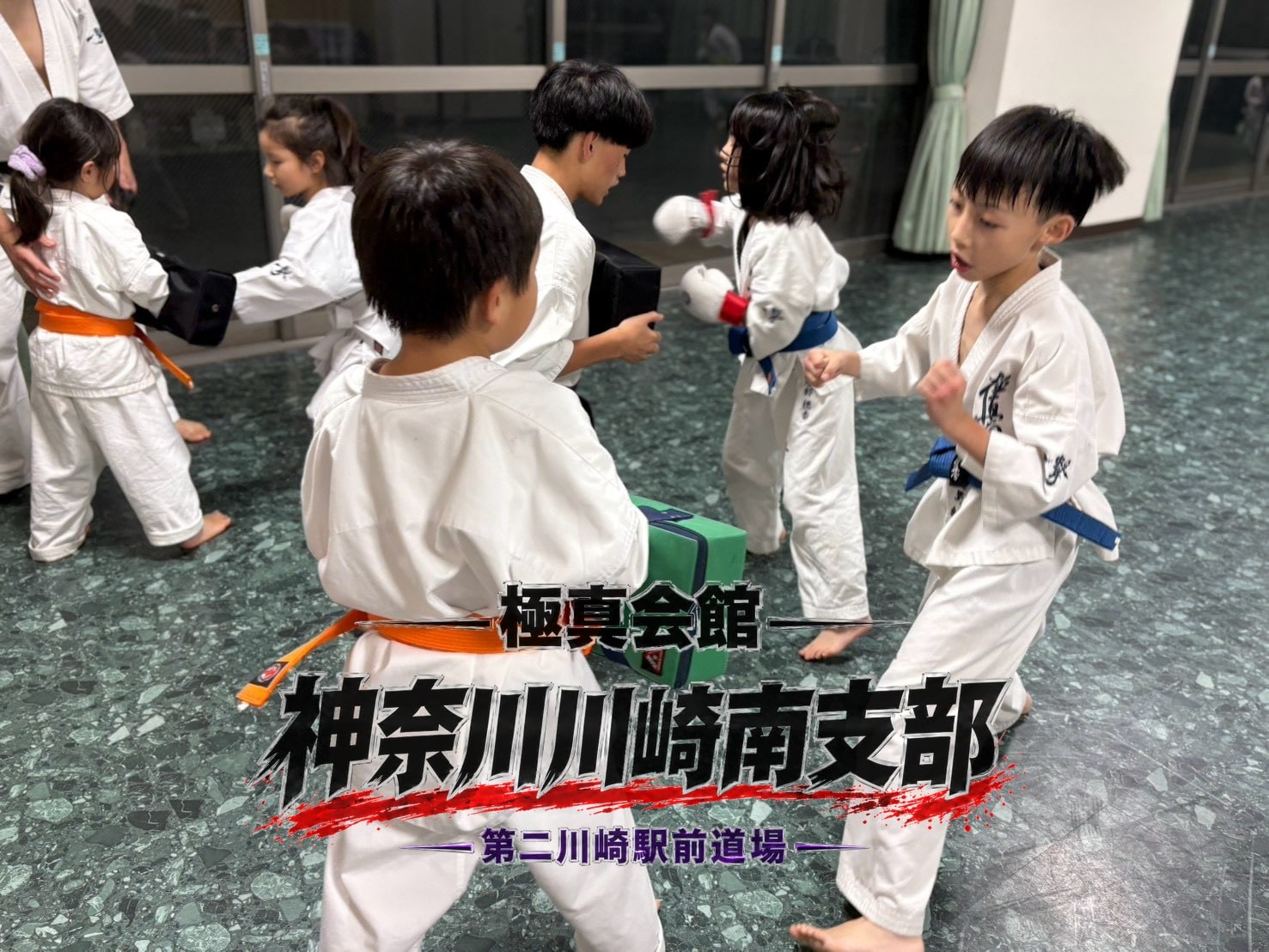 稽古に熱心に取り組む生徒たち