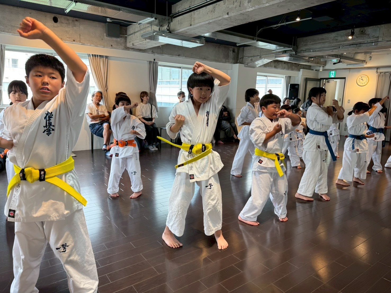 横浜道場 基本稽古・移動稽古の様子