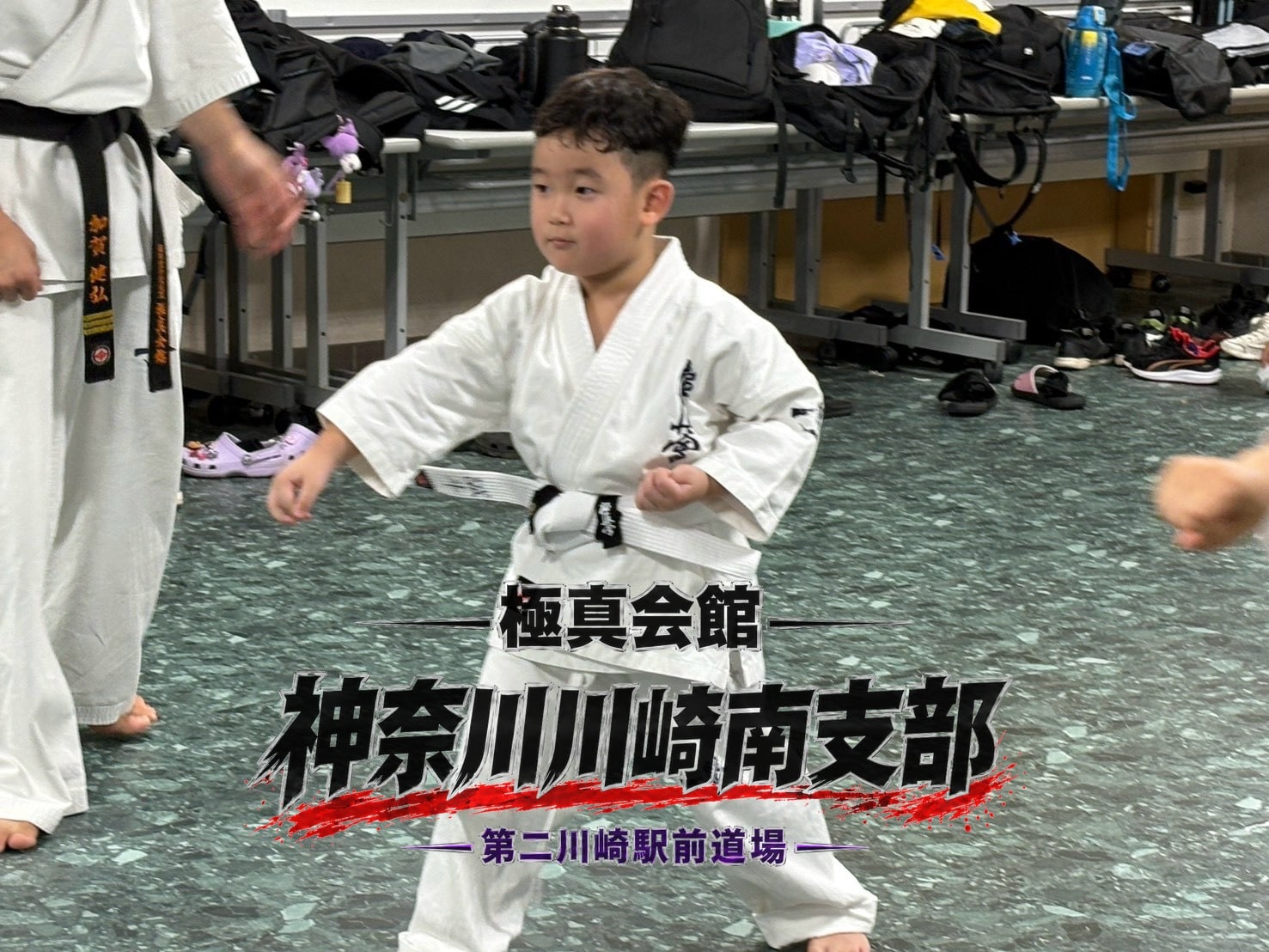 審査に向けて型の構えを丁寧に確認する稽古