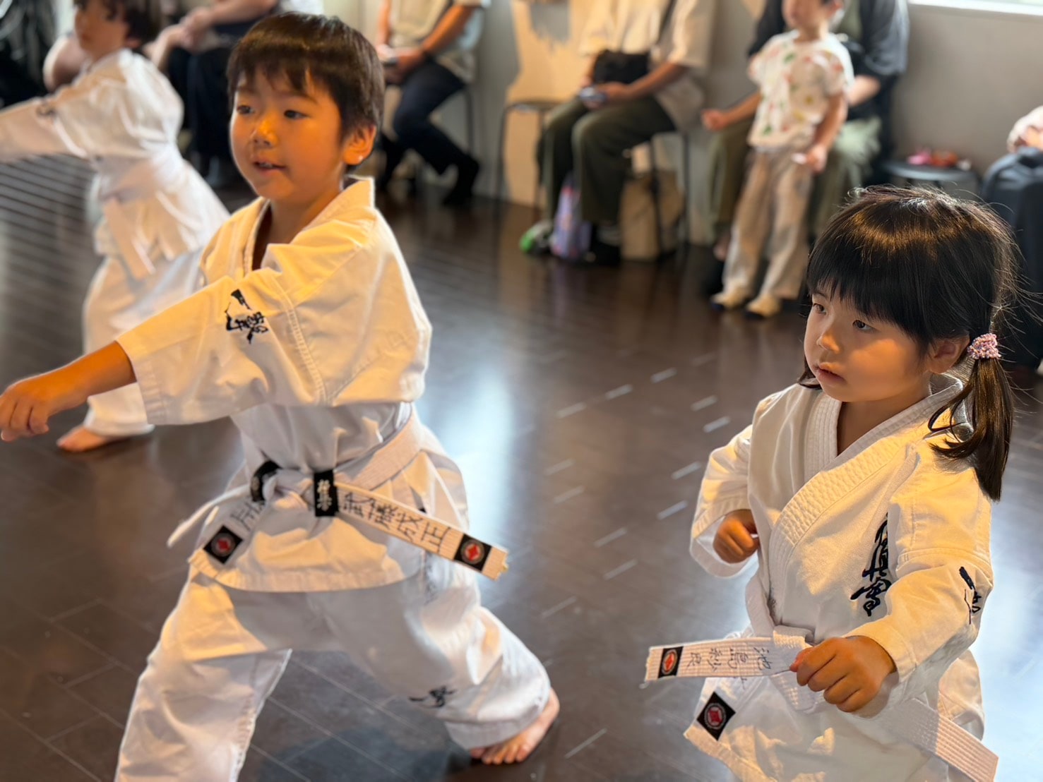 横浜道場 親子クラス 幼年・少年生徒が基本稽古」