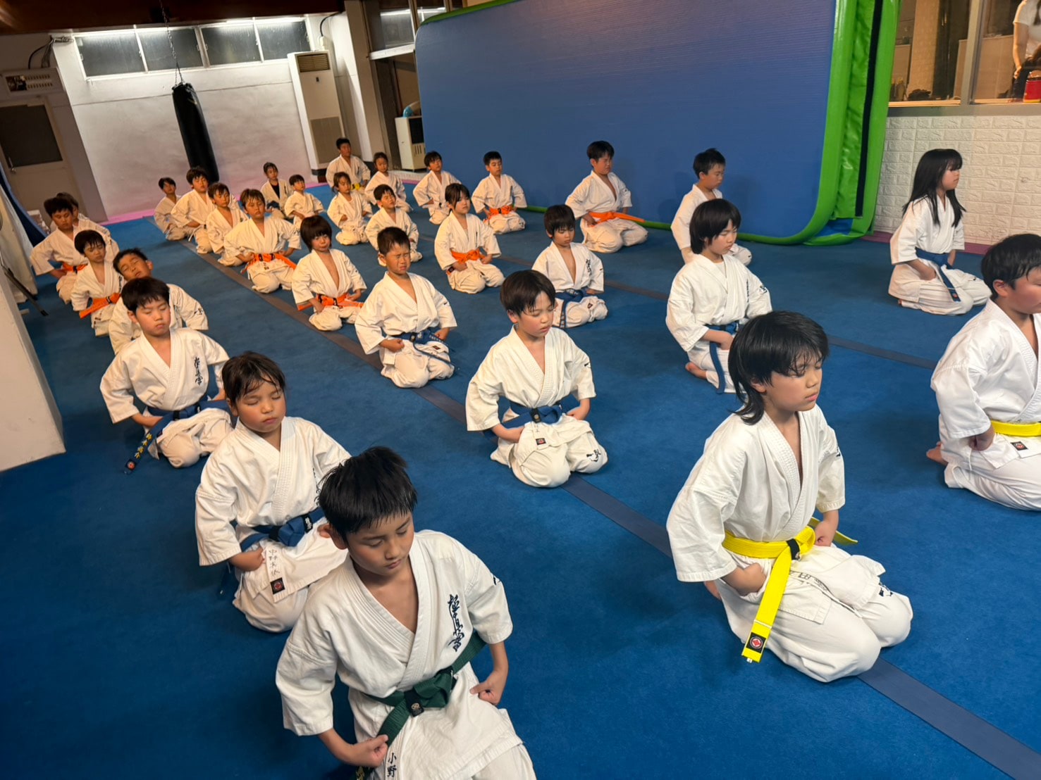 御幸道場 幼年・少年部 正座で締めの黙想