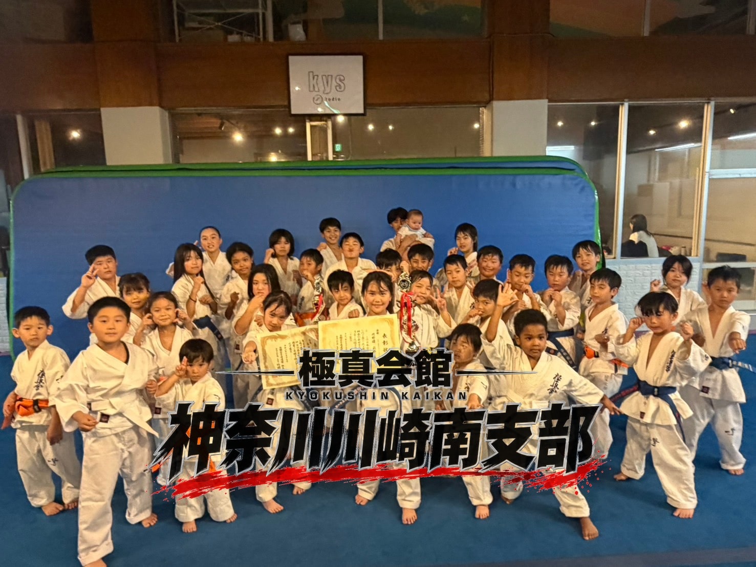 レディースカップ優勝者を囲んでの集合写真