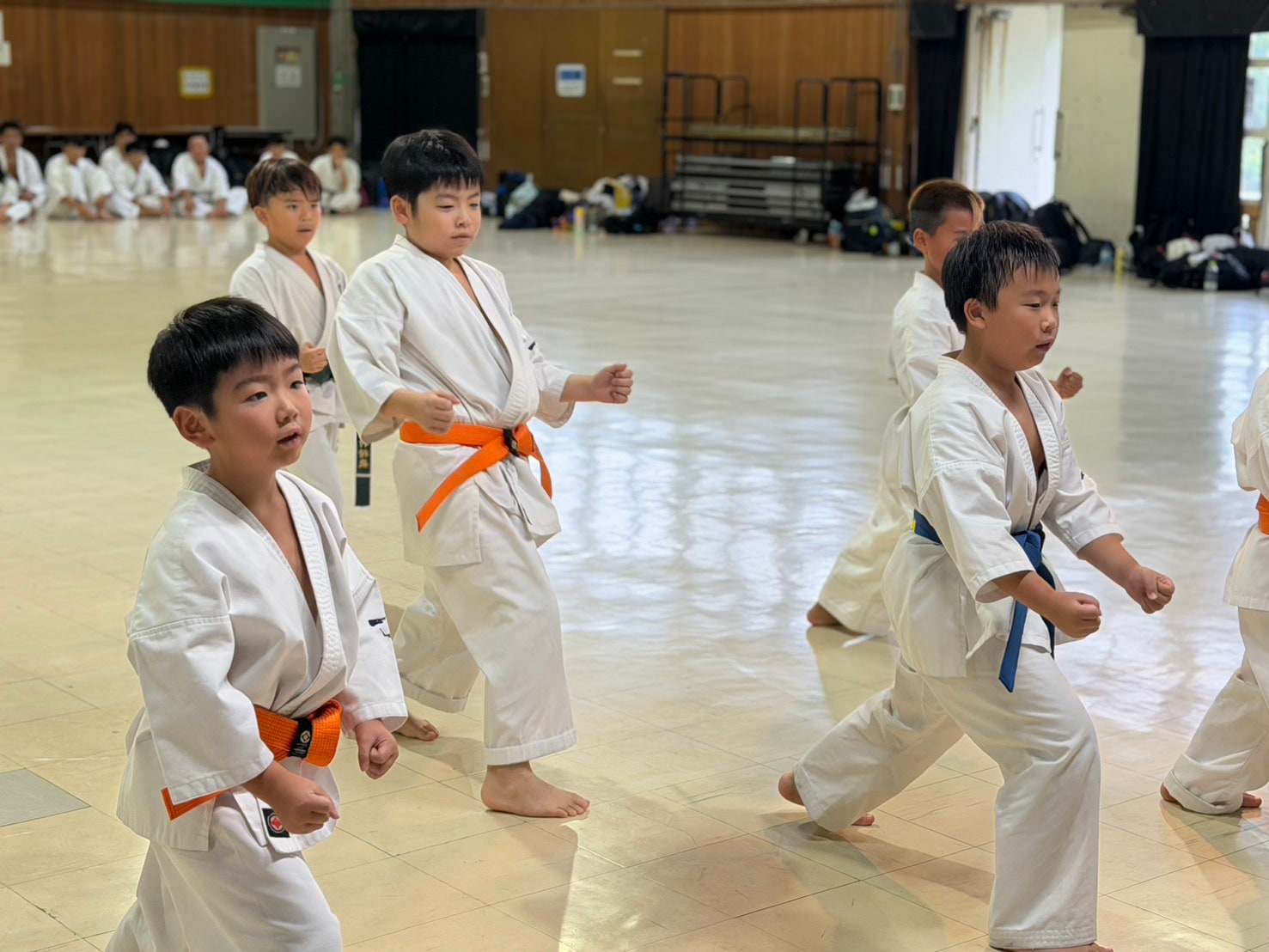 夏合宿1日目 稽古② 低学年グループ」 loading=