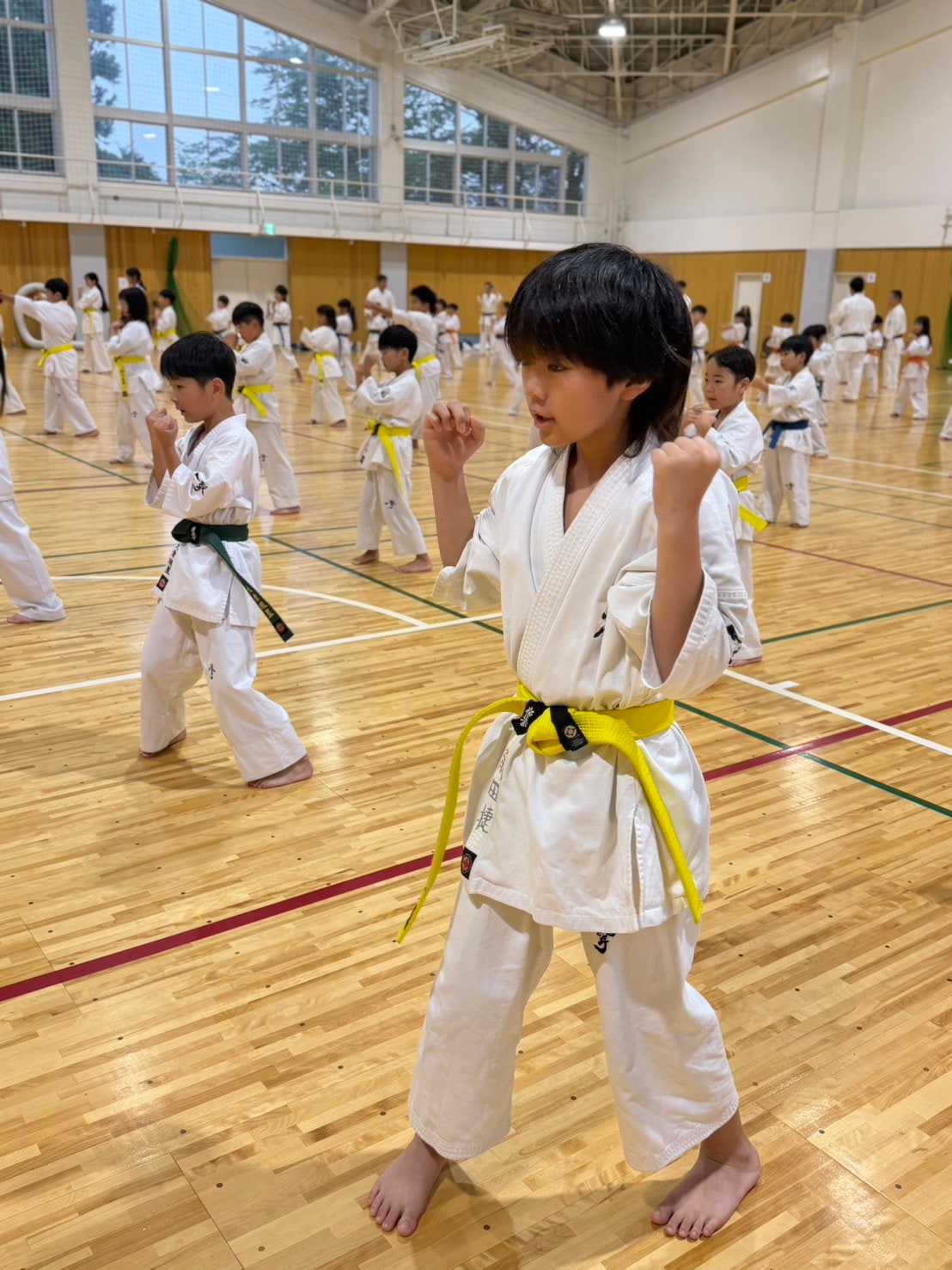 合宿2日目朝稽古 黄帯の女子道場生が構える