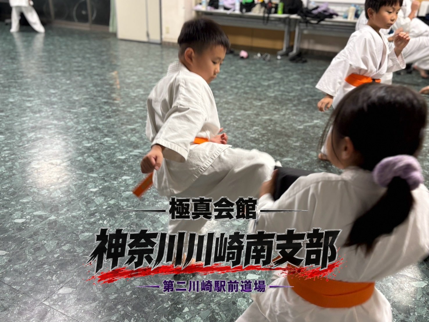 補強稽古に取り組む道場生たち