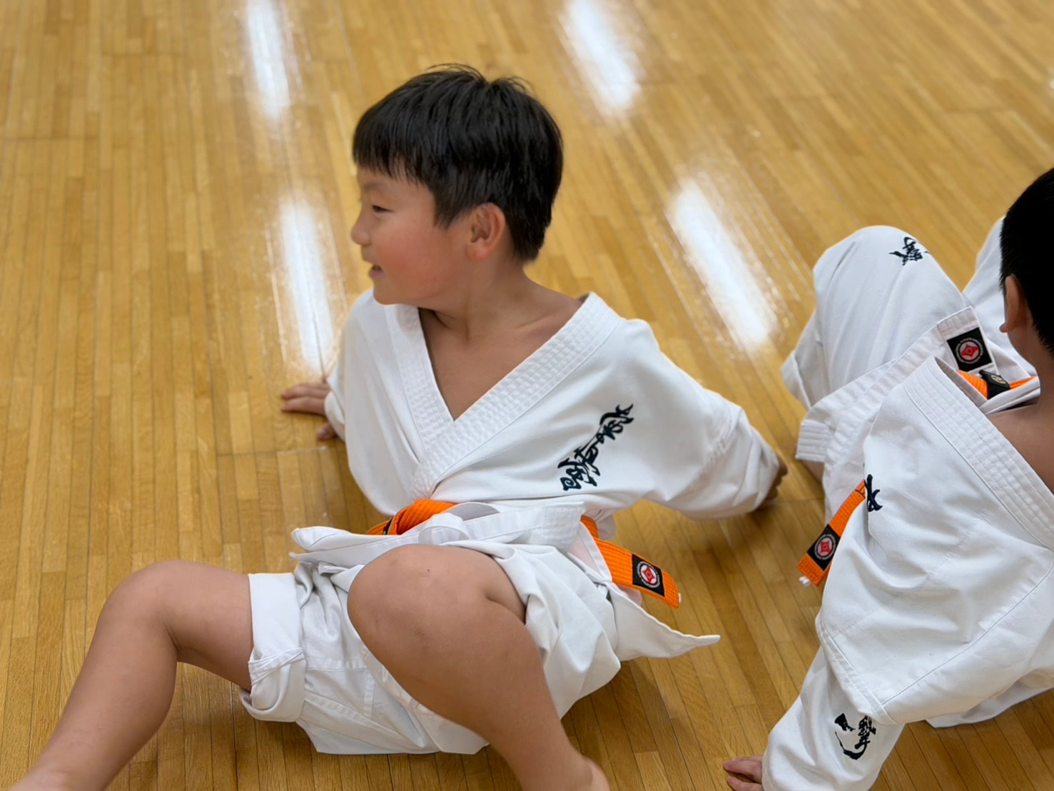 稽古後の笑顔の集合写真」 class=