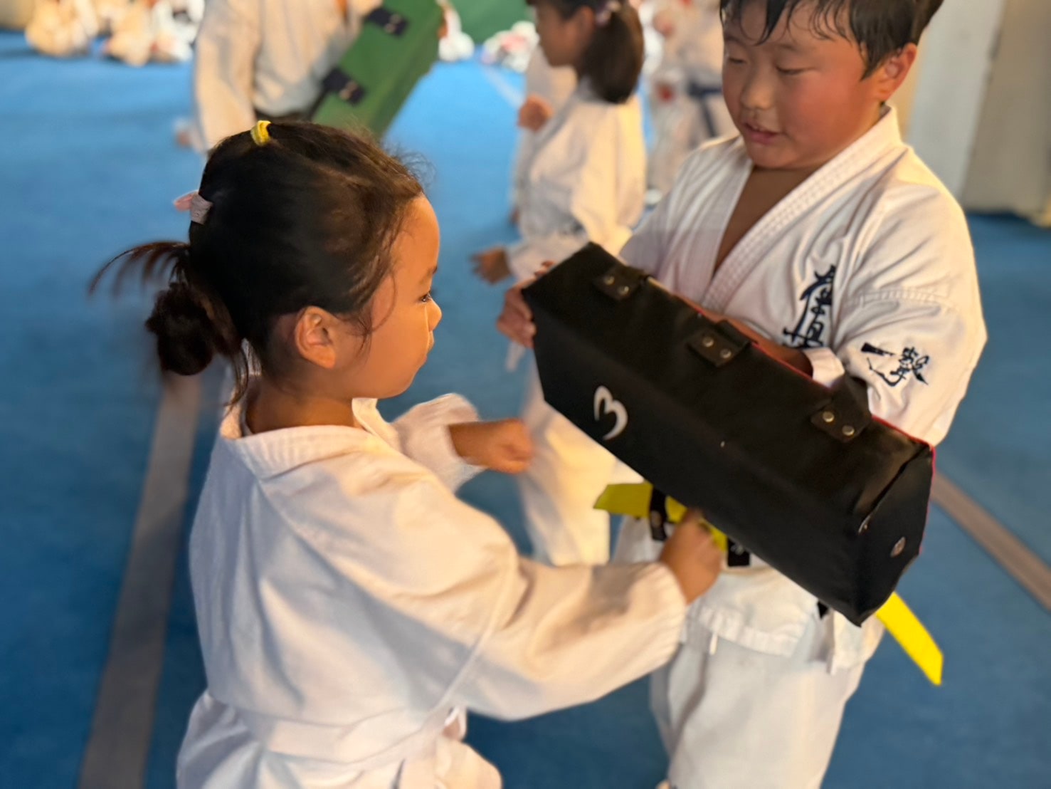 御幸道場 ミット稽古 笑顔の道場生