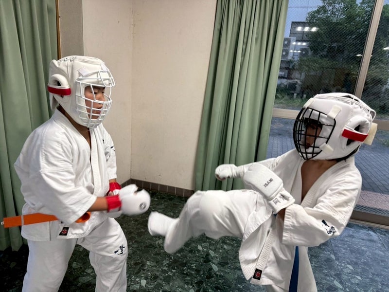 第二川崎駅前道場（川崎区）での幼年少年少女クラスの前蹴りシーン