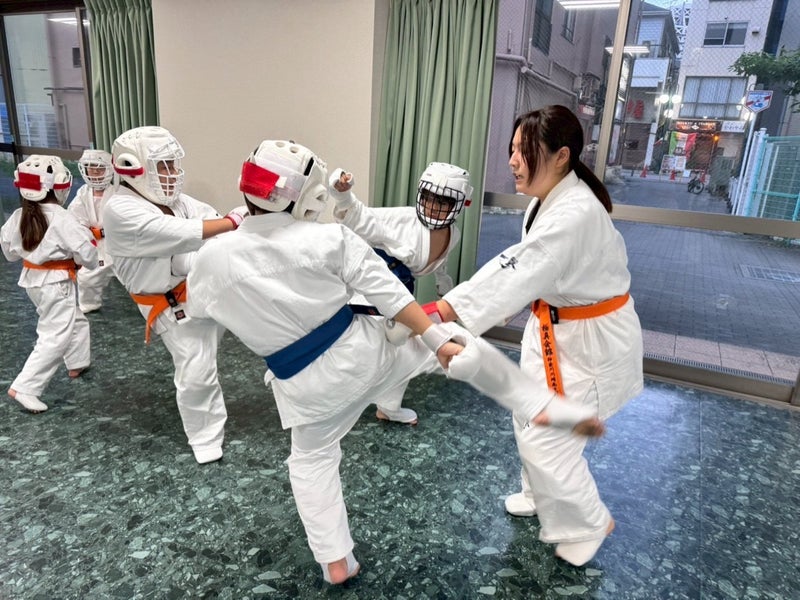 第二川崎駅前道場（川崎区）での幼年少年少女クラスの前蹴りシーン